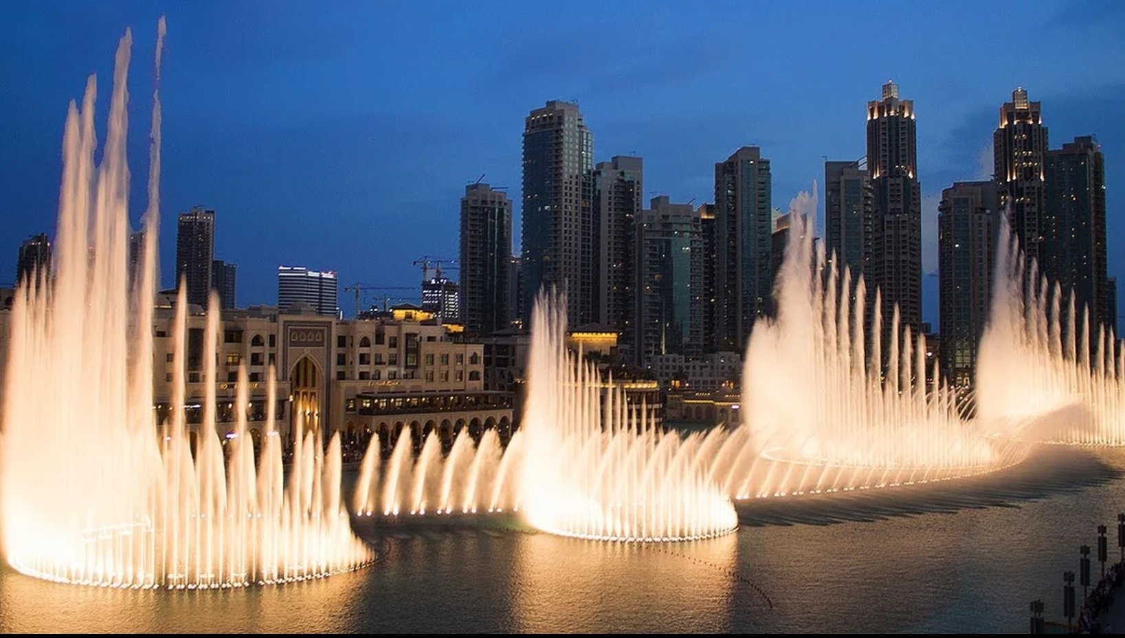 Дубайские фонтаны. Бурдж Халифа фонтаны. Поющие фонтаны Бурдж Халифа. Танцующий фонтан у Бурдж Халифа. Шоу фонтанов в Дубае Бурдж Халифа.