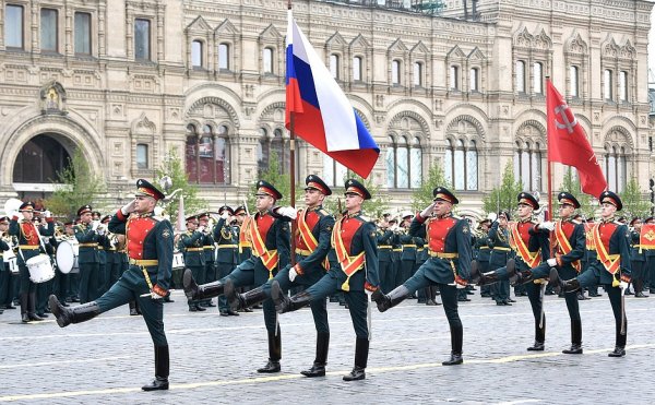 Кремль может сделать 24 июня выходным днем в честь парада Победы