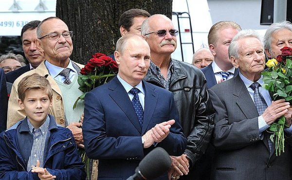 Песков рассказал, что Путин знает о снятии эфиров Бесогона