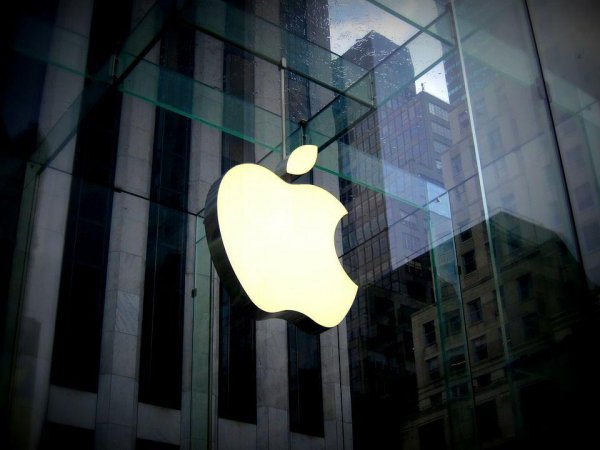 В США Apple закроет 11 фирменных магазинов из-за коронавируса