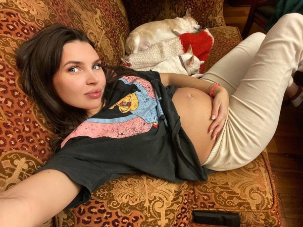 Экс-участница Дом-2 Элла Суханова впервые родила ребенка