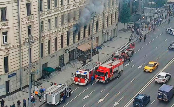 Крупный пожар в жилом доме на Тверской охватил 50 кв.м здания